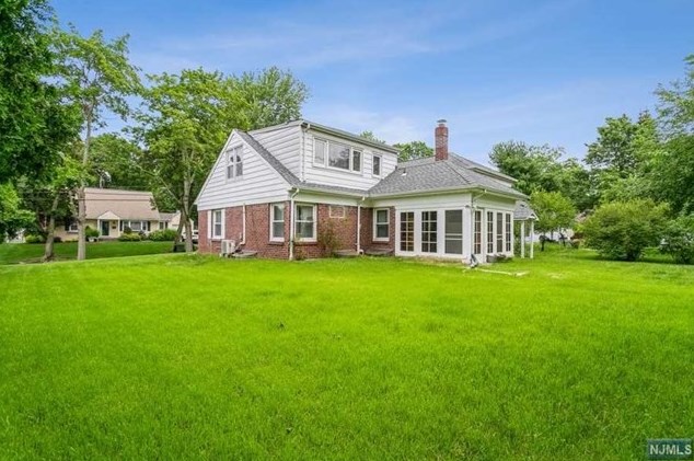 651 Schaefer Ave, Oradell, NJ 07649