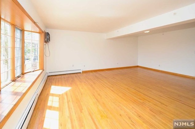 33 Henry Pl, Hackensack, NJ 07601-6635