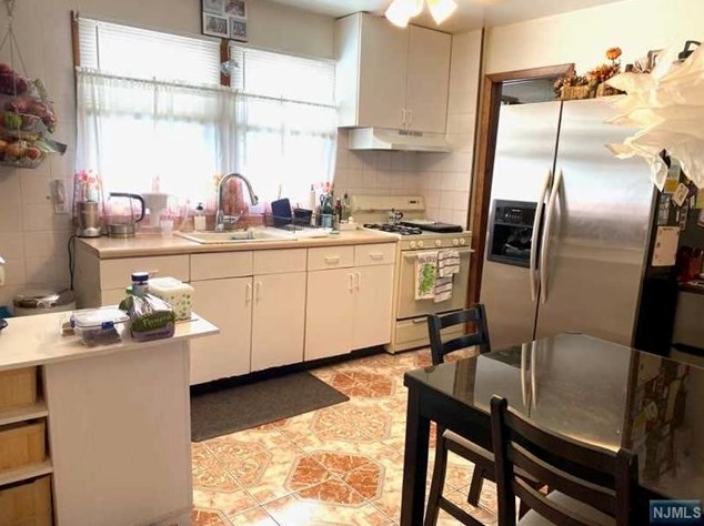722 Kingsland Ave #2, Lyndhurst, NJ 07071