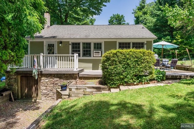 21 Phillips Rd, West Milford, NJ 07421