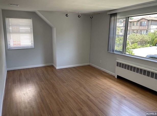 1537 13th St, West Fort Lee, NJ 07024