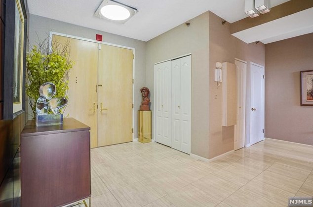 10 Smith Manor Blvd #818ph, Town Center, NJ 07052