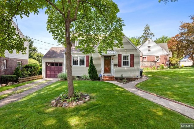 637 Penn Ave, Teaneck, NJ 07666