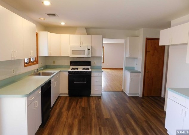 166 Newark Pompton Tpke, West Paterson, NJ 07424