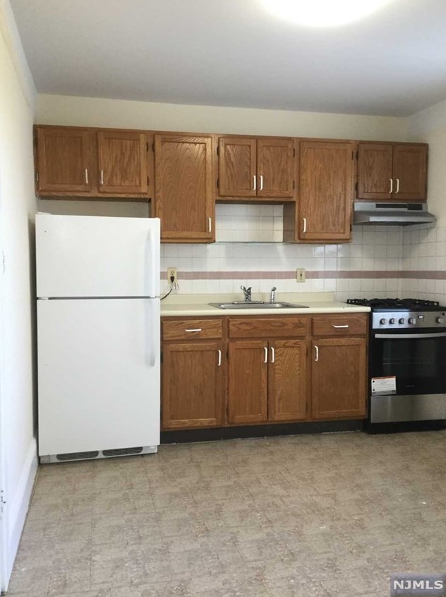 524 Kearney Ave, Cliffside Park, NJ 07010