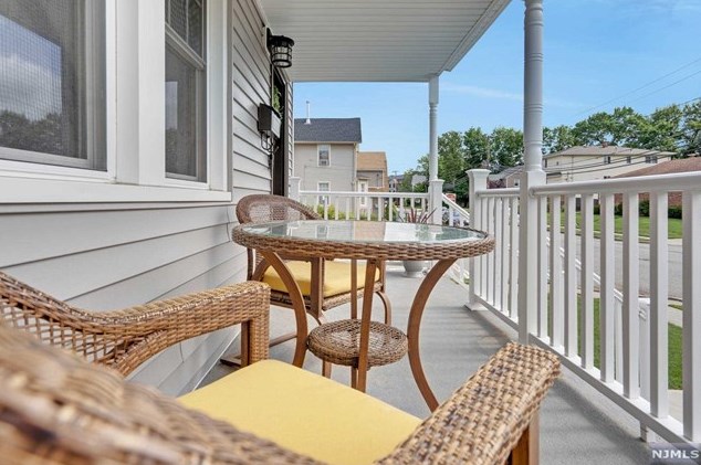 24 Cleveland Ave, Waldwick, NJ 07463-1624