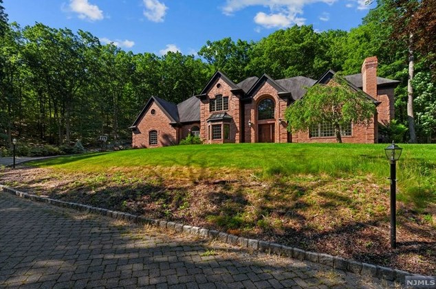 91 Midvale Mountain Rd, Mahwah, NJ 07430