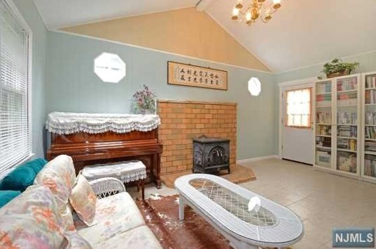 615 Barnett Pl, Ridgewood, NJ 07450