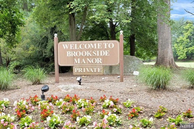 119 Macleish Ct, Mahwah, NJ 07430