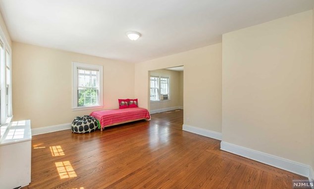 23 Jewett Ave, Tenafly, NJ 07670