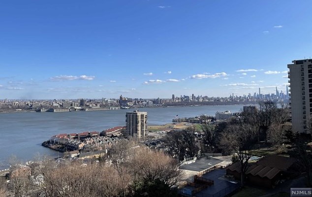 5 Horizon Rd #703, West Fort Lee, NJ 07024
