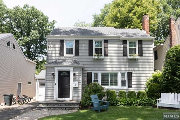 304 Wales Ave, River Edge, NJ 07661