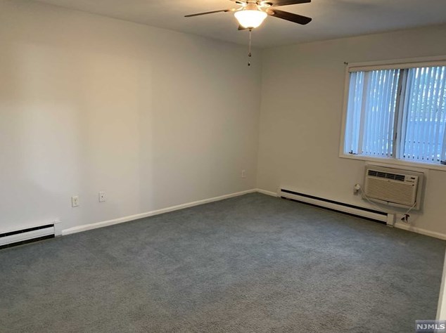 651 Riverside Ave, Lyndhurst NJ  07071-3060 exterior