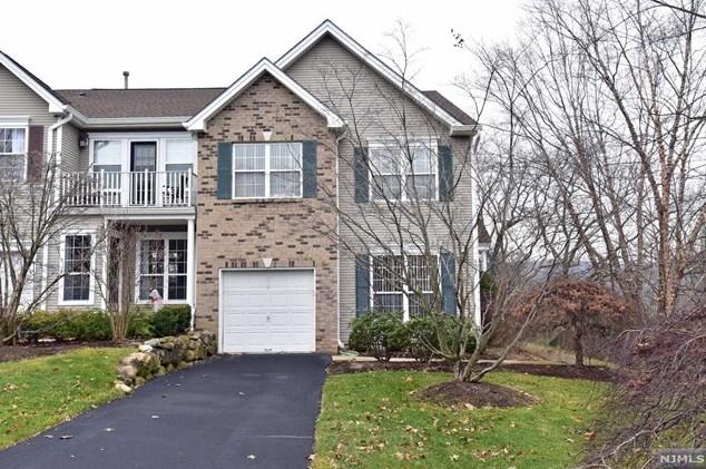 377 Green Mountain Rd #377, Mahwah, NJ 07430
