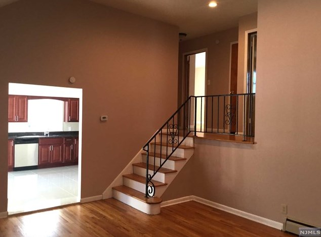 50 Legion Pl, Paramus NJ  07652-2233 exterior