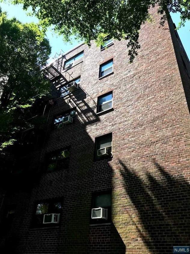 3051 Edwin Ave #3g, West Fort Lee, NJ 07024
