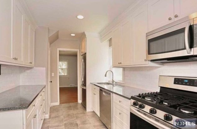 712 Maxwell Pl, Ridgewood, NJ 07450