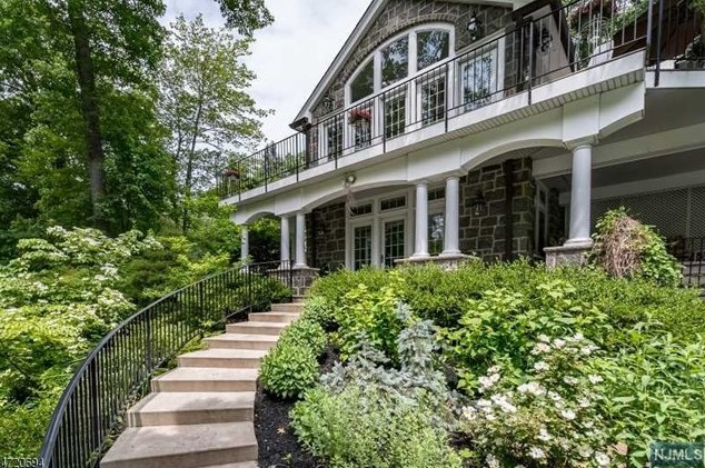 3 Brush Hill Rd, Kinnelon, NJ 07405