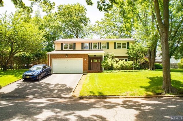 87 Stewart St, Demarest, NJ 07627