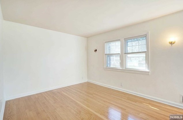 185 Wilson St, Saddle Brook, NJ 07663