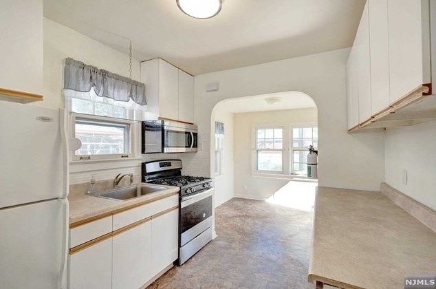 185 Wilson St, Saddle Brook NJ  07663-4949 exterior