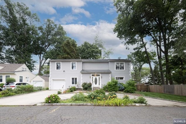 198 New York Ave, Dumont, NJ 07628