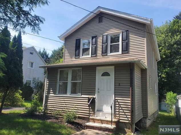 8 Maple St, Closter, NJ 07624
