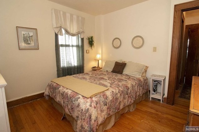 48 Pierce Ave, Midland Pk NJ 07432-1824 exterior