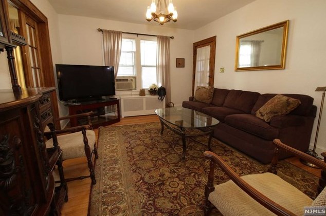 48 Pierce Ave, Midland Pk NJ 07432-1824 exterior