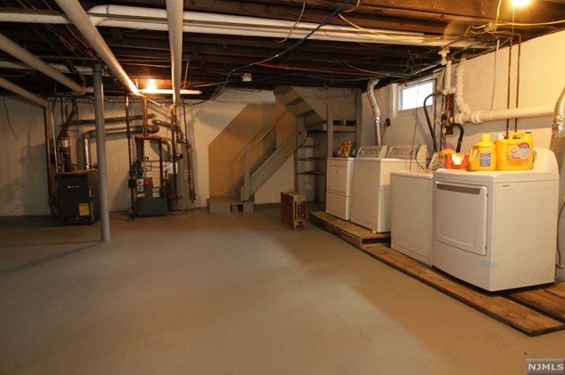 48 Pierce Ave, Midland Pk NJ 07432-1824 exterior