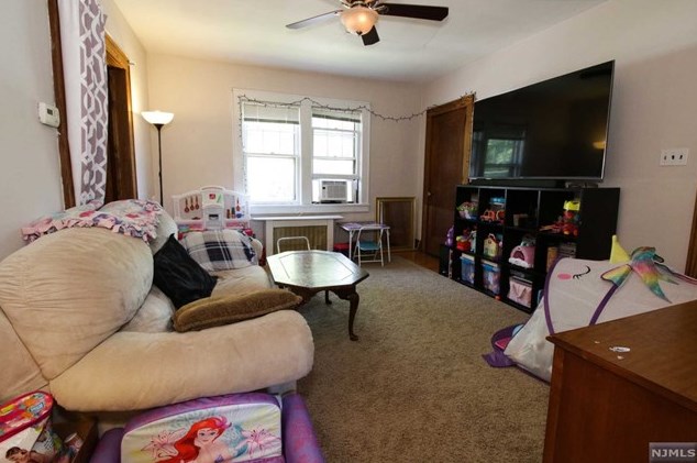 48 Pierce Ave, Midland Pk NJ 07432-1824 exterior