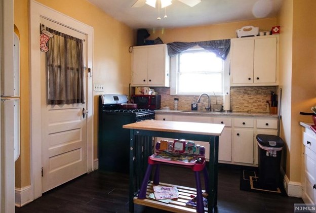 48 Pierce Ave, Midland Pk NJ 07432-1824 exterior