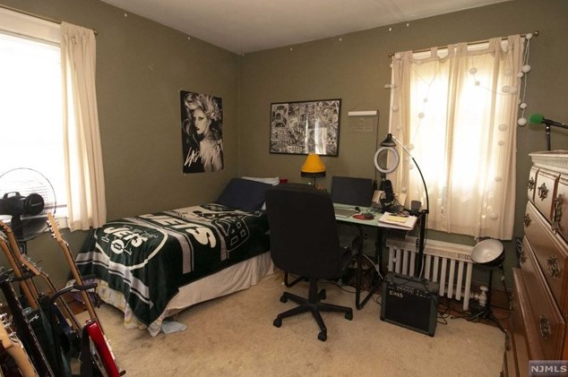 48 Pierce Ave, Midland Pk NJ 07432-1824 exterior