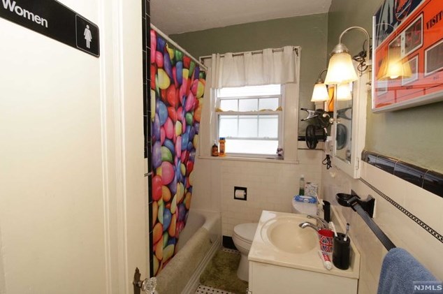 48 Pierce Ave, Midland Pk NJ 07432-1824 exterior