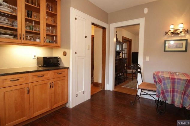 48 Pierce Ave, Midland Pk NJ 07432-1824 exterior