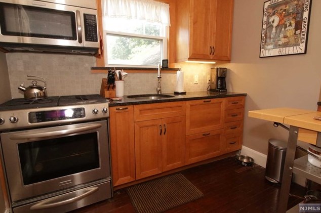 48 Pierce Ave, Midland Pk NJ 07432-1824 exterior