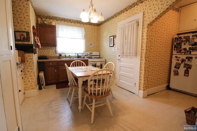 48 Pierce Ave, Midland Pk NJ 07432-1824 exterior