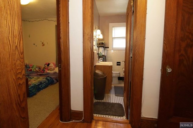 48 Pierce Ave, Midland Pk NJ 07432-1824 exterior