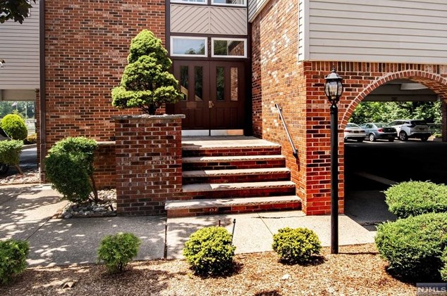 779 Riverside Ave #101, Lyndhurst, NJ 07071