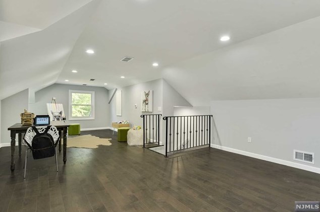 16 Greenbrook Rd, West Caldwell NJ  07006-4320 exterior