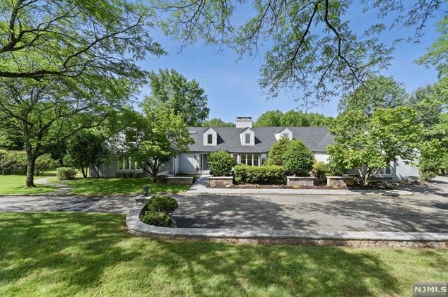 16 Greenbrook Rd, West Caldwell NJ  07006-4320 exterior