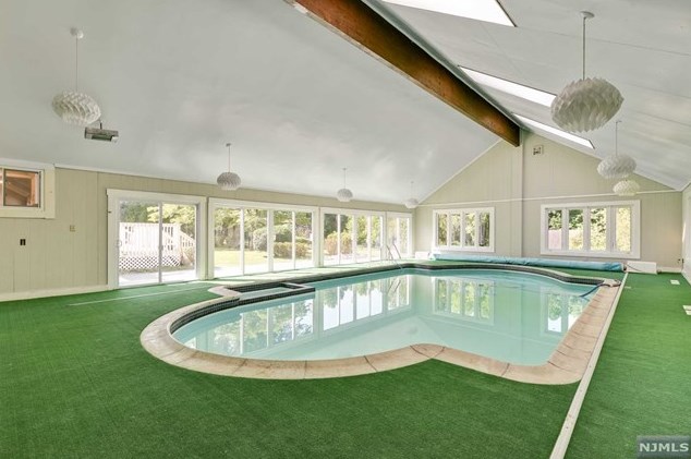 16 Greenbrook Rd, West Caldwell NJ  07006-4320 exterior