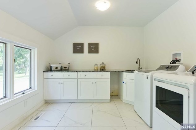 16 Greenbrook Rd, West Caldwell NJ  07006-4320 exterior