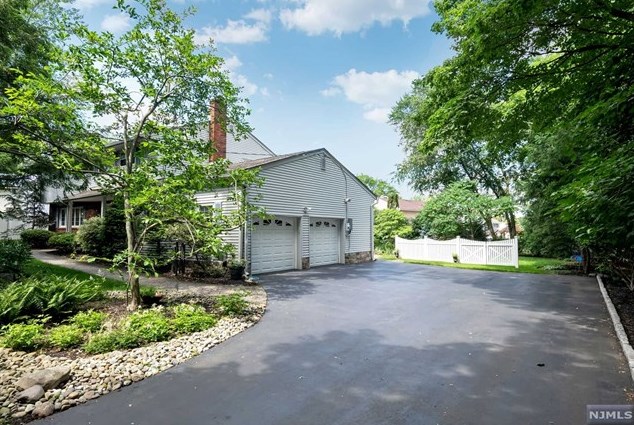 91 W Grand Ave, Montvale, NJ 07645