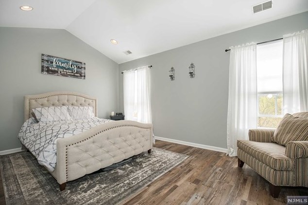 55 Mountainside Dr, Pompton Lakes NJ  07442-1763 exterior