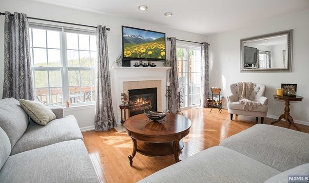 55 Mountainside Dr, Pompton Lakes NJ  07442-1763 exterior