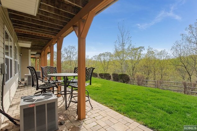 55 Mountainside Dr, Pompton Lakes NJ  07442-1763 exterior