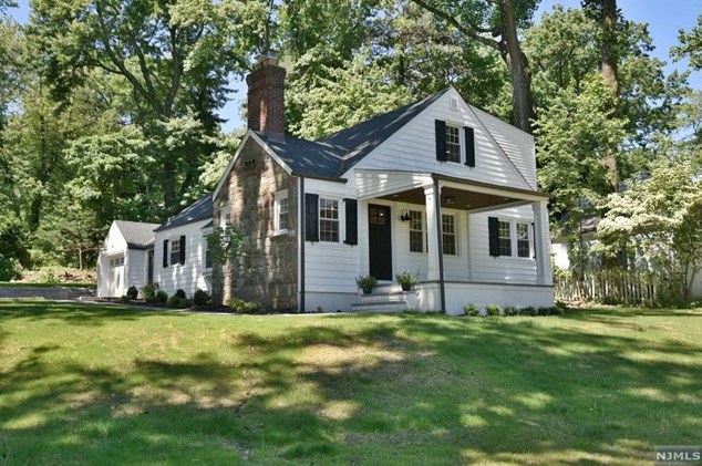 411 Sicomac Ave, Wyckoff NJ  07481-1716 exterior