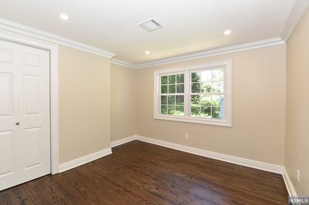 411 Sicomac Ave, Wyckoff NJ  07481-1716 exterior