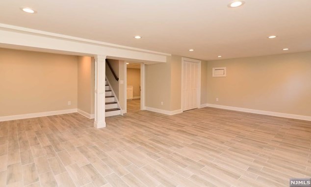 411 Sicomac Ave, Wyckoff NJ  07481-1716 exterior